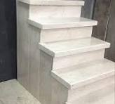 تصویر 4 از سنگ مرمریت صلصالی سفید جذاب در نما های روشن و شیک